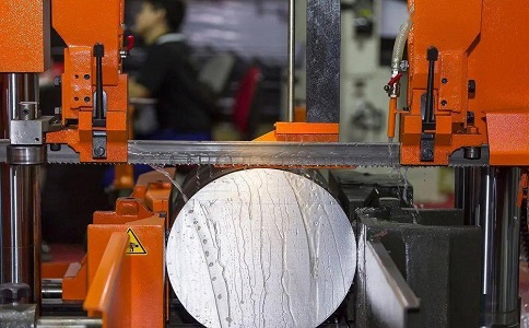 岑溪立式金属带锯床切削出现跑带故障解决方法！